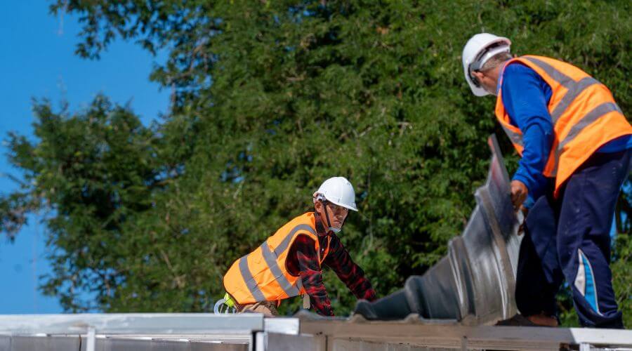 Professional residential roofers in Peru, IA